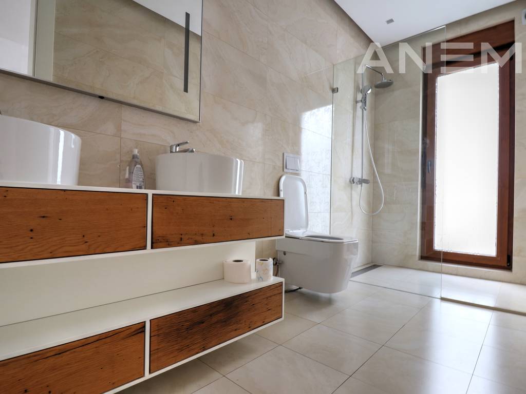 Shtëpi në shitje 360m² + 60m² bodrum dhe 100m² nënkulm në Marigona Residencë.