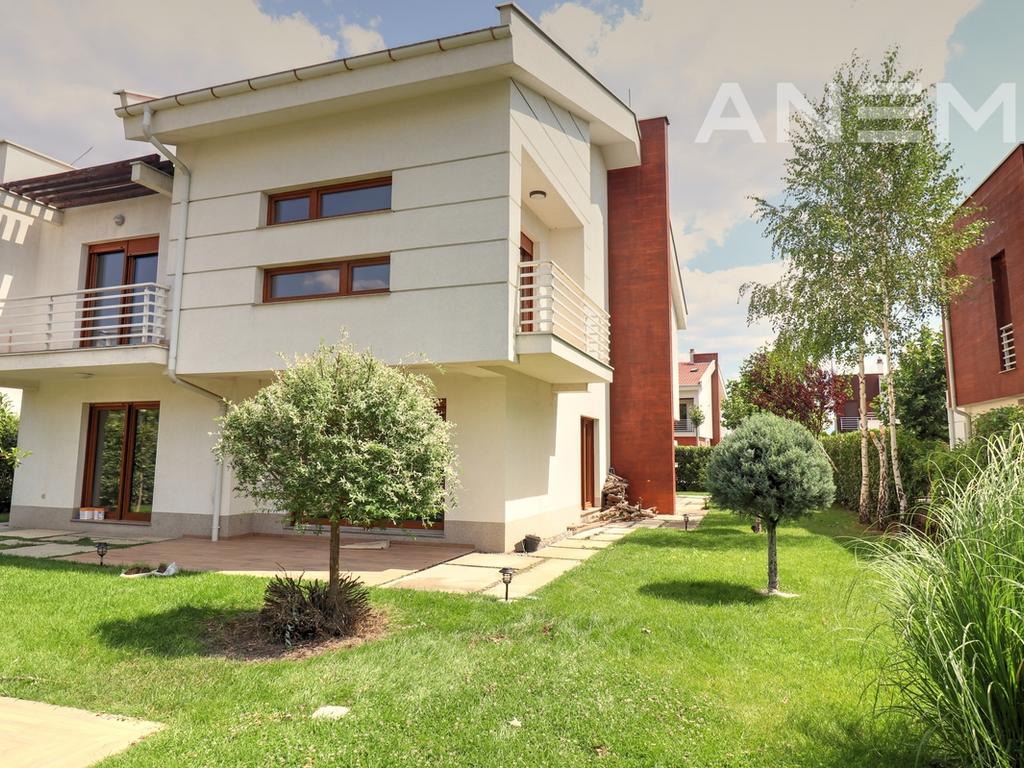 Shtëpi në shitje 360m² + 60m² bodrum dhe 100m² nënkulm në Marigona Residencë.