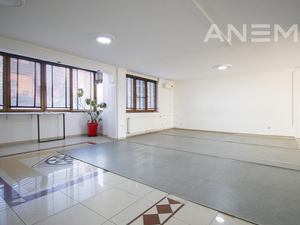 Zyre me qira me 4 hapësira pune në lagjen Aktash