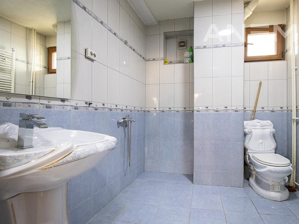 Zyre me qira me 4 hapësira pune në lagjen Aktash