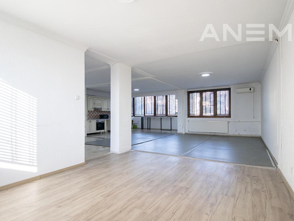 Zyre me qira me 4 hapësira pune në lagjen Aktash