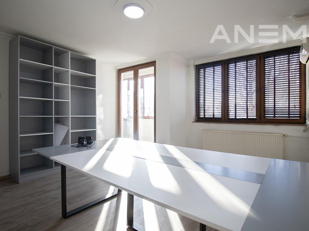 Zyre me qira me 4 hapësira pune në lagjen Aktash