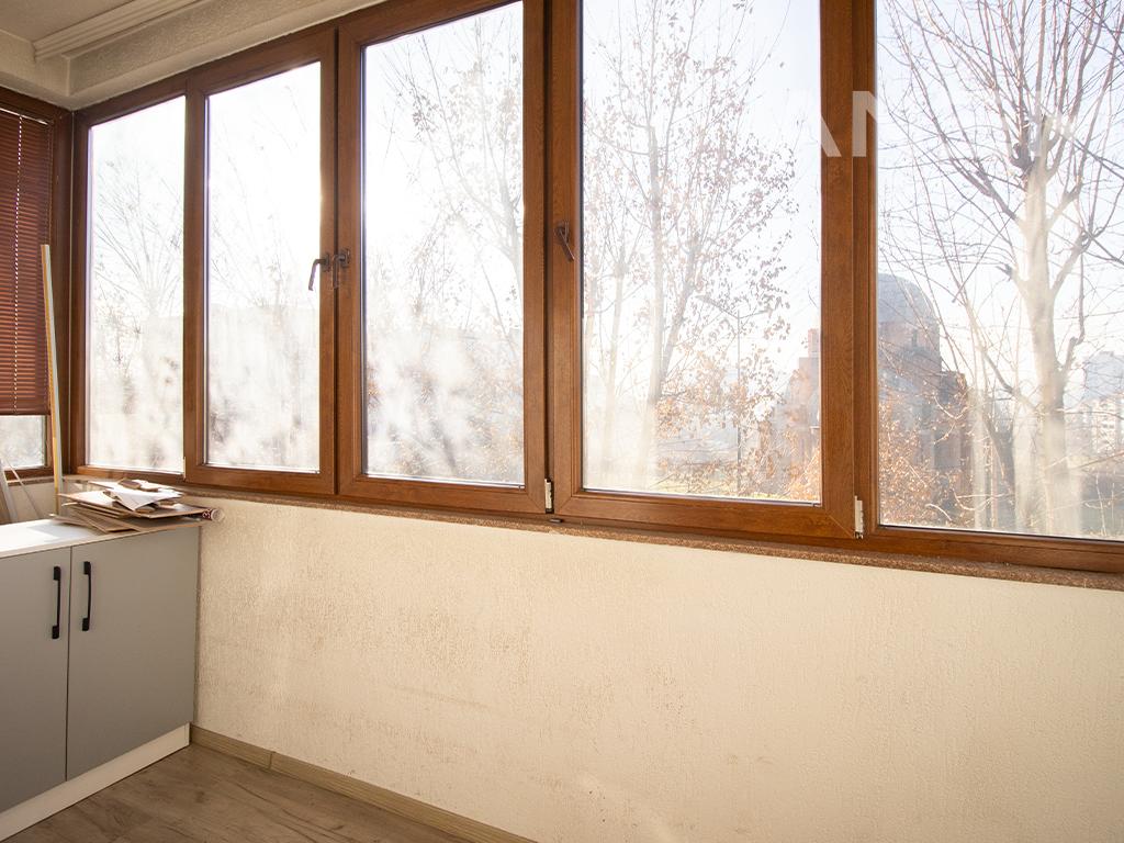 Zyre me qira me 4 hapësira pune në lagjen Aktash