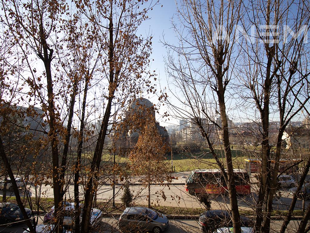 Zyre me qira me 4 hapësira pune në lagjen Aktash