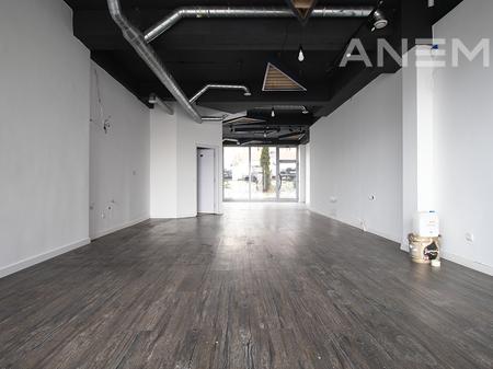 Lokal në shitje 87m² në Rrugën C