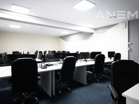 Zyre me qira me 7 hapësira pune në Kalabri