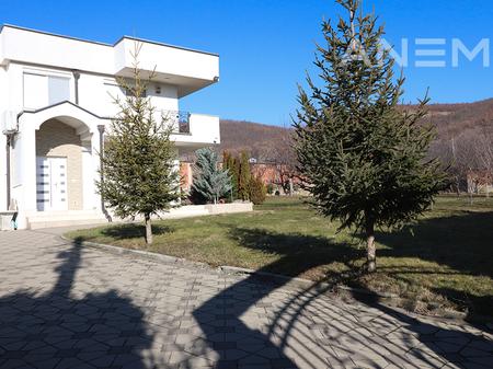 Shtëpi me qira me 4 dhoma gjumi në Bërnicë të Epërme