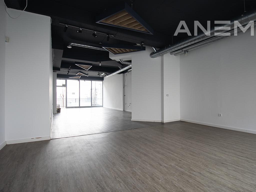 Lokal në shitje 87m² në Rrugën C
