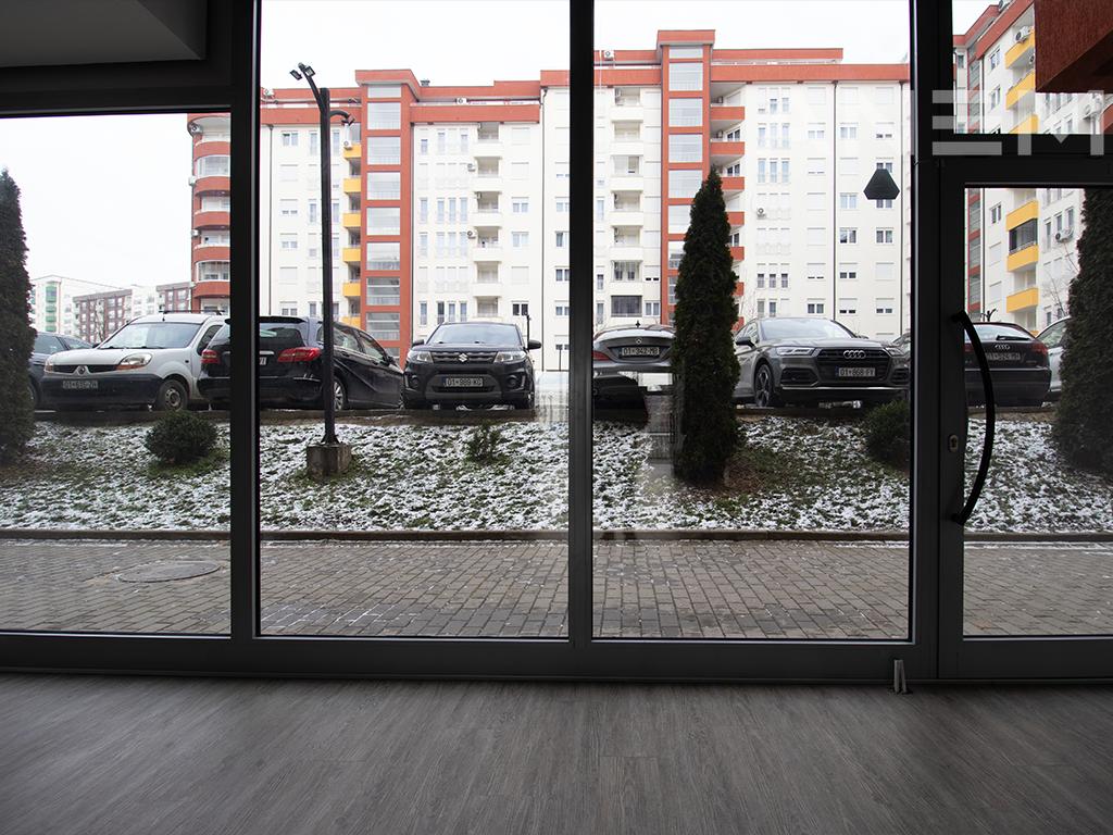 Lokal në shitje 87m² në Rrugën C