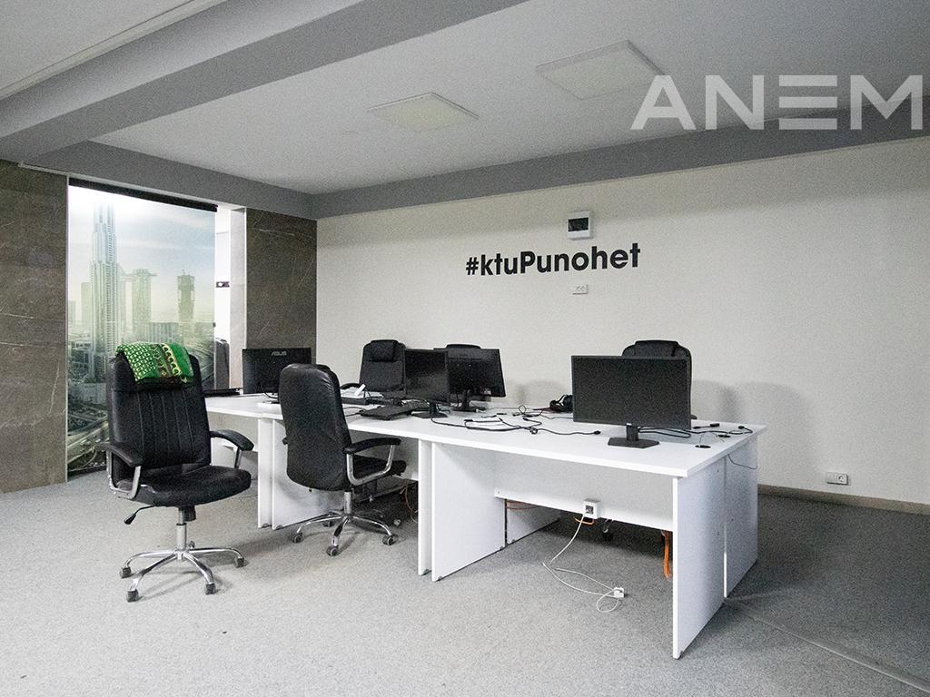 Zyre me qira me 7 hapësira pune në Kalabri