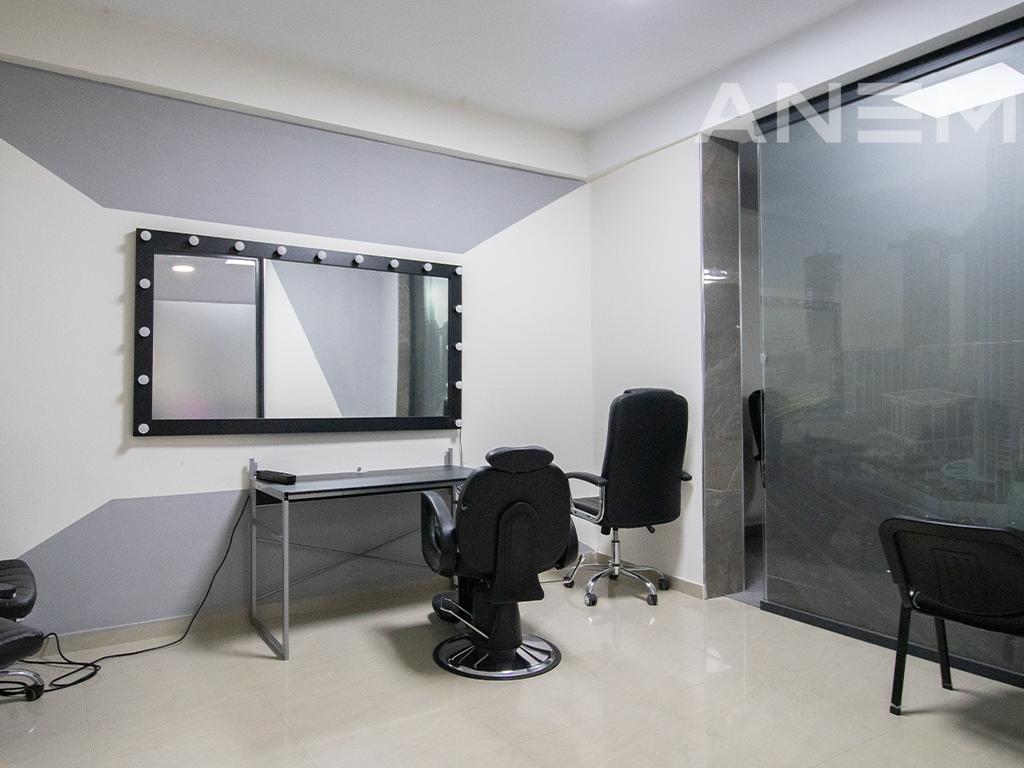 Zyre me qira me 7 hapësira pune në Kalabri