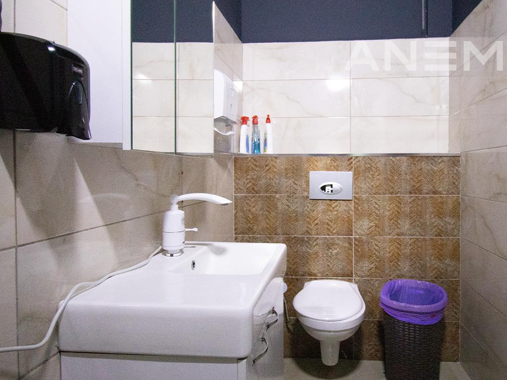 Zyre me qira me 7 hapësira pune në Kalabri