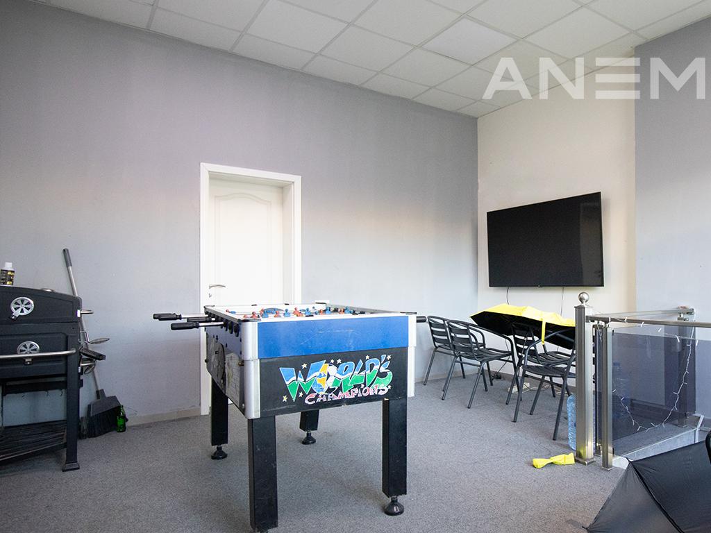 Zyre me qira me 7 hapësira pune në Kalabri