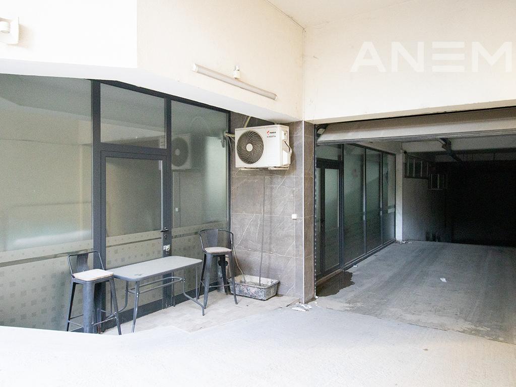 Zyre me qira me 7 hapësira pune në Kalabri