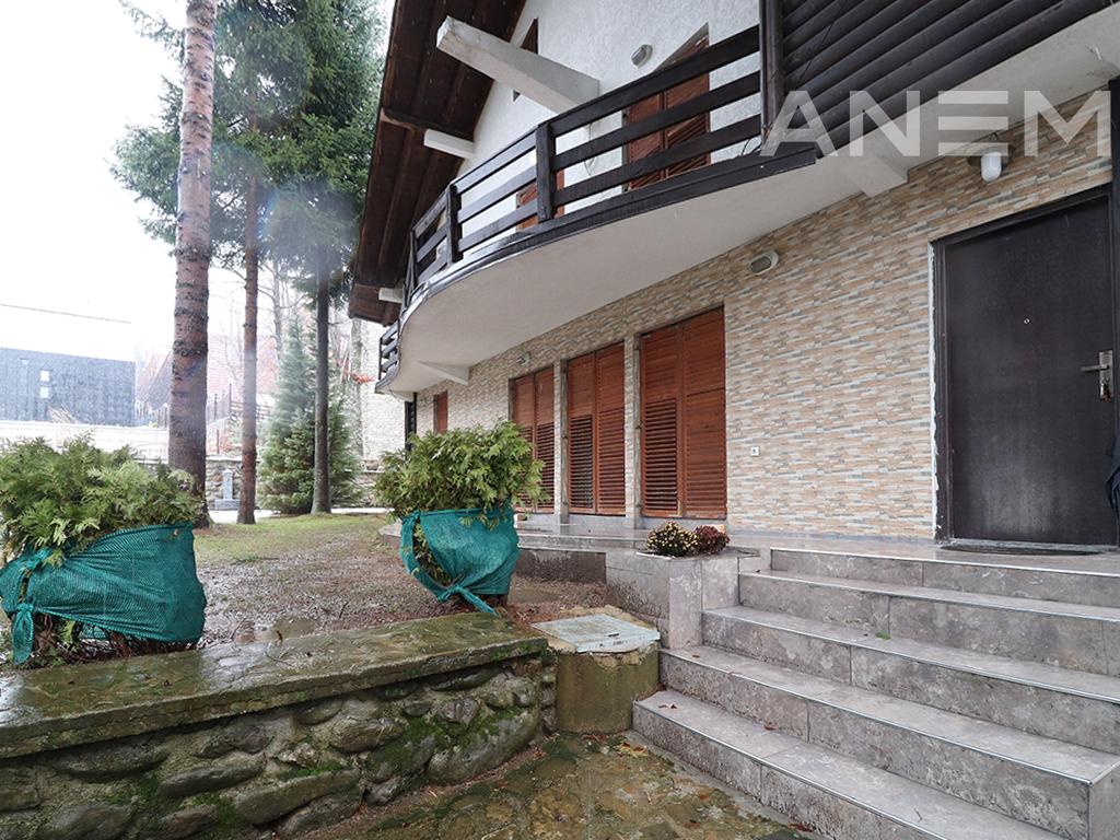 Vilë në shitje 260m² në Brezovicë