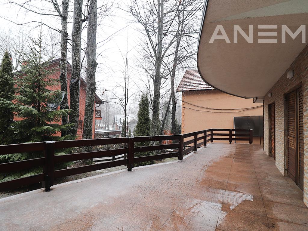 Vilë në shitje 260m² në Brezovicë