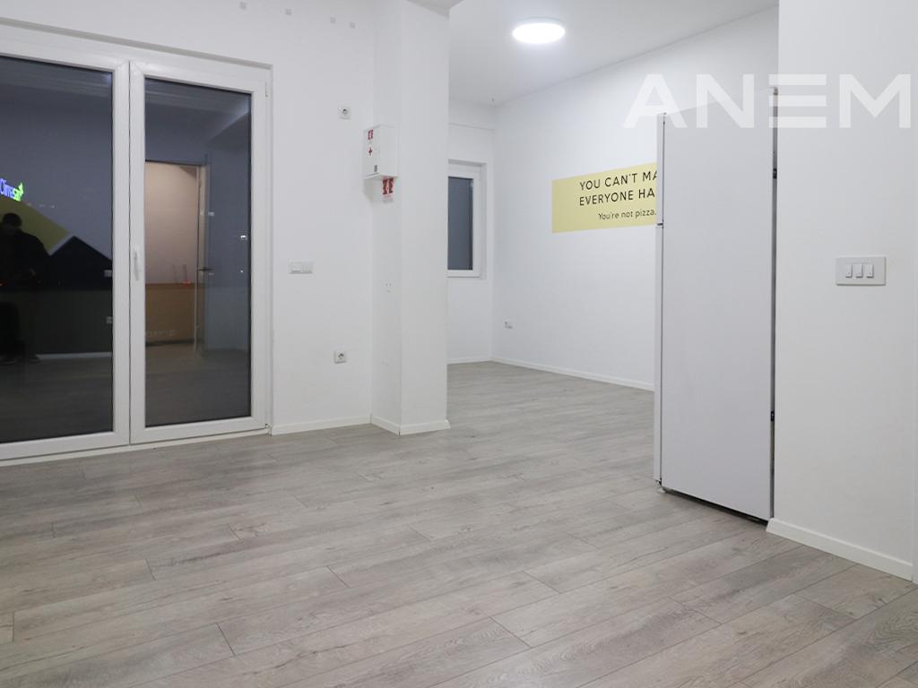 Zyre me qira me 225m² + 40m² te Rruga C