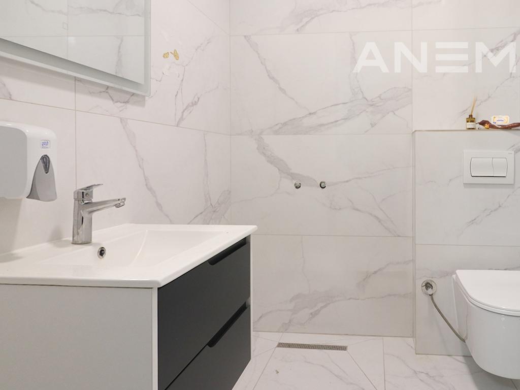 Zyre me qira me 225m² + 40m² te Rruga C