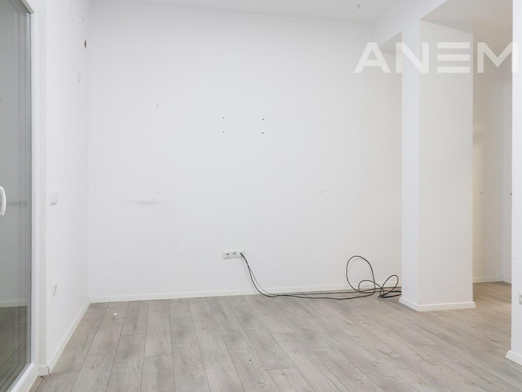 Zyre me qira me 225m² + 40m² te Rruga C