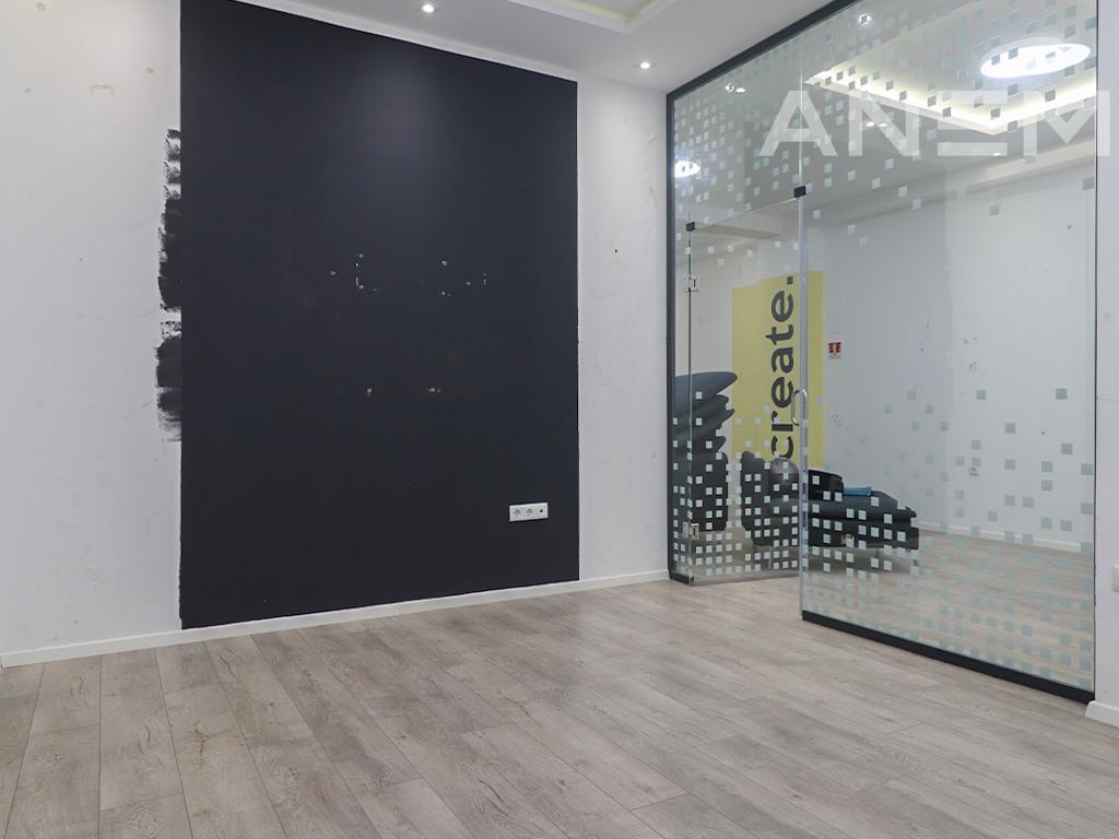 Zyre me qira me 225m² + 40m² te Rruga C