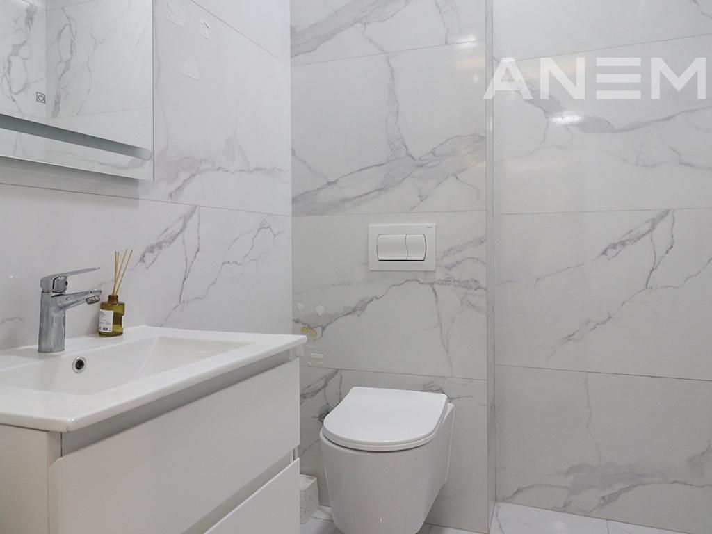 Zyre me qira me 225m² + 40m² te Rruga C