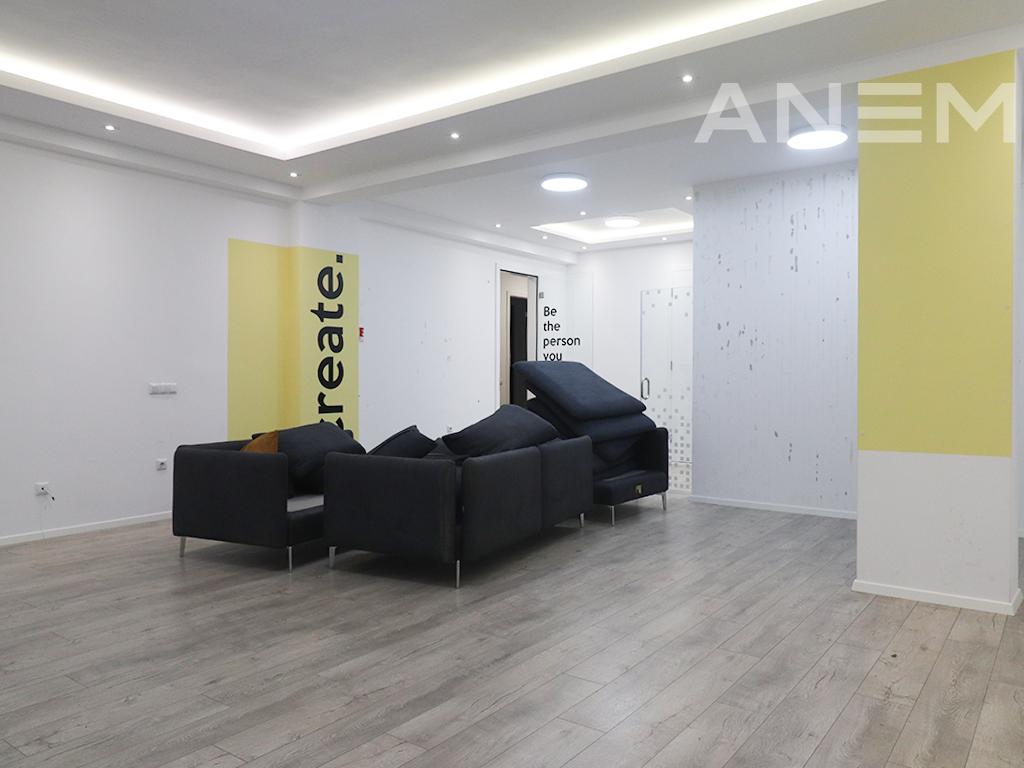 Zyre me qira me 225m² + 40m² te Rruga C