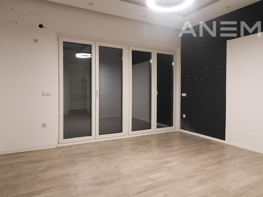 Zyre me qira me 225m² + 40m² te Rruga C