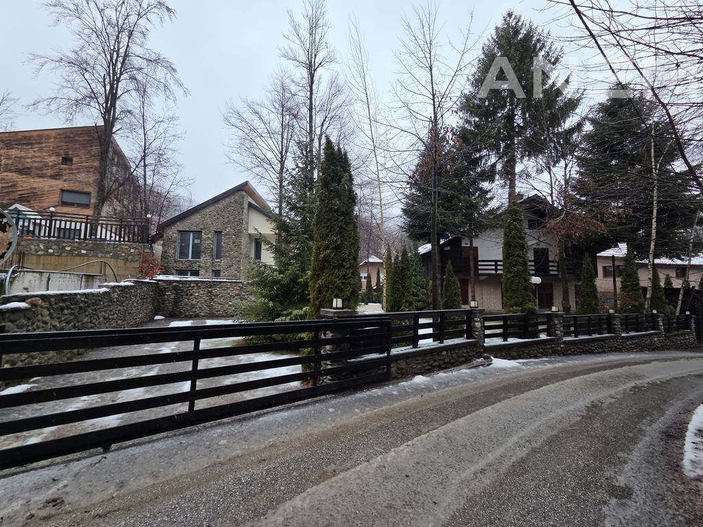 Vilë në shitje 260m² në Brezovicë