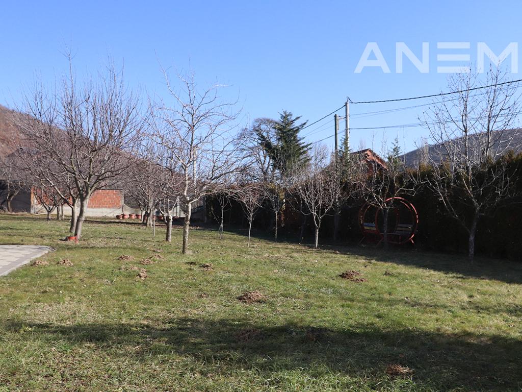 Shtëpi me qira me 4 dhoma gjumi në Bërnicë të Epërme