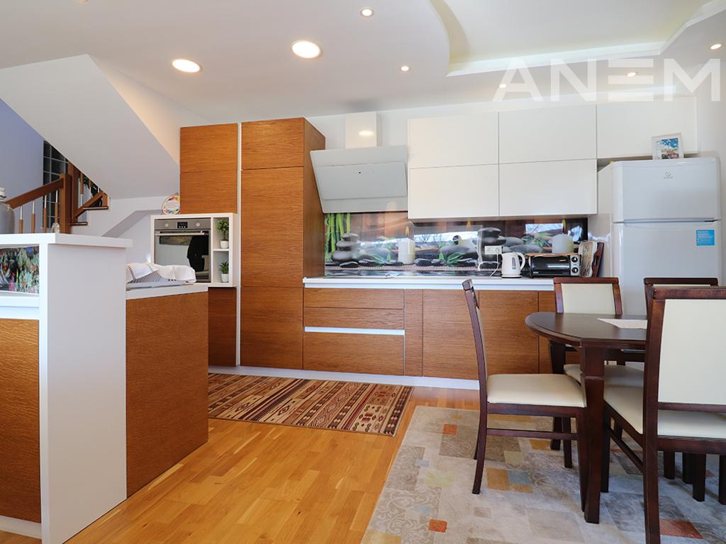 Shtëpi me qira me 4 dhoma gjumi në Bërnicë të Epërme