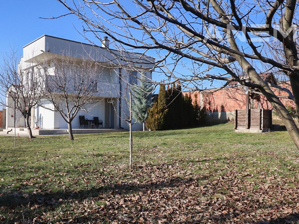 Shtëpi me qira me 4 dhoma gjumi në Bërnicë të Epërme