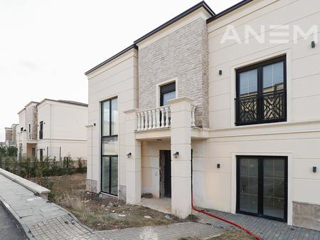 Shtëpi në shitje 374.76m² në lagjen Royal Green Residence