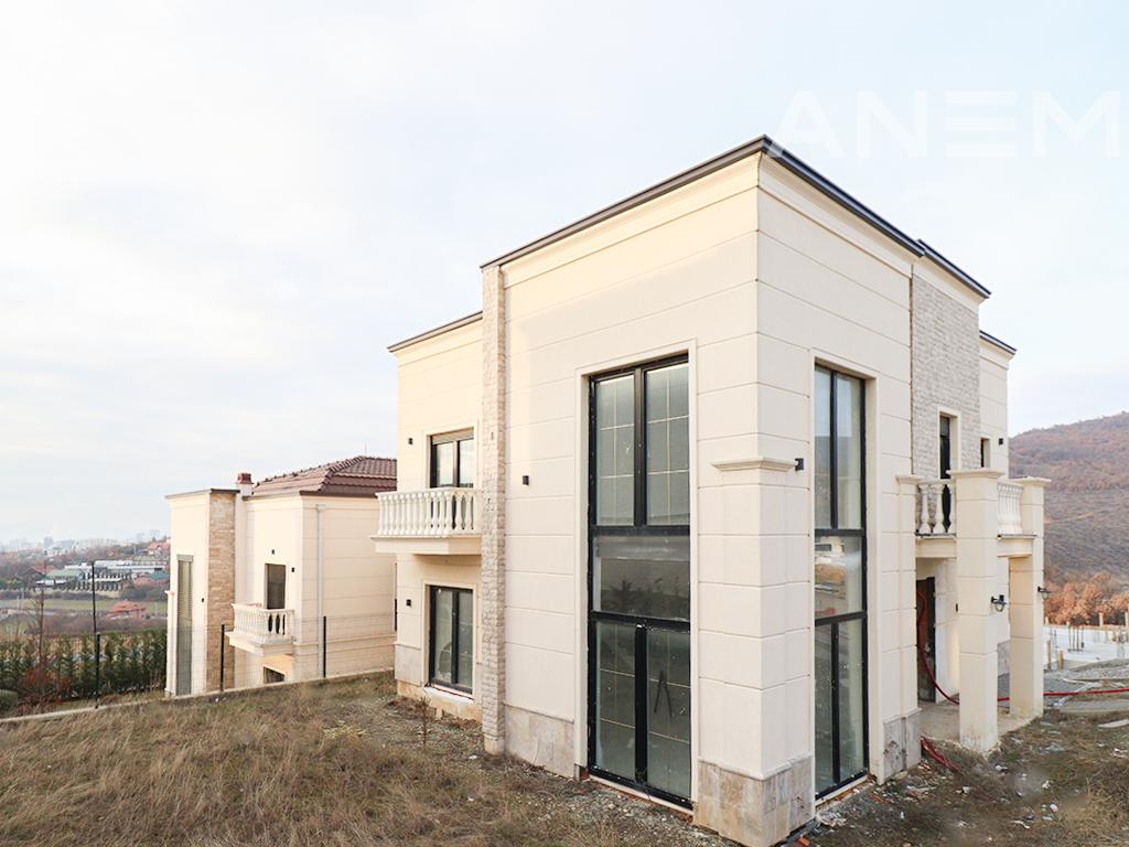 House for sale 374.76m² in the Royal Green Residence neighborhood