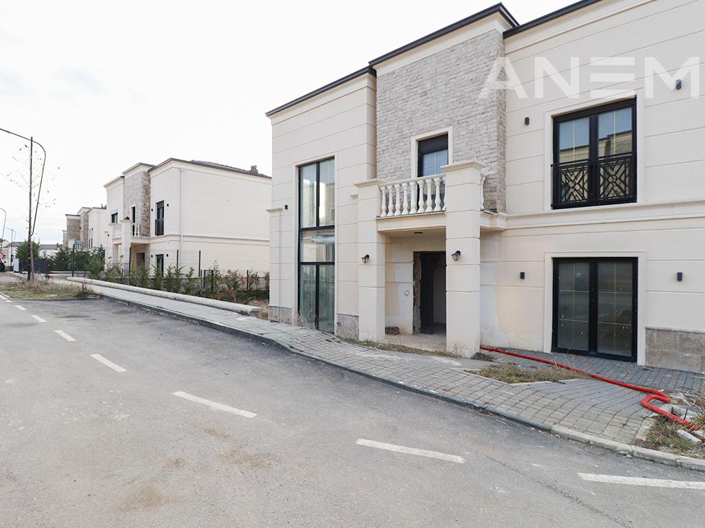 House for sale 374.76m² in the Royal Green Residence neighborhood