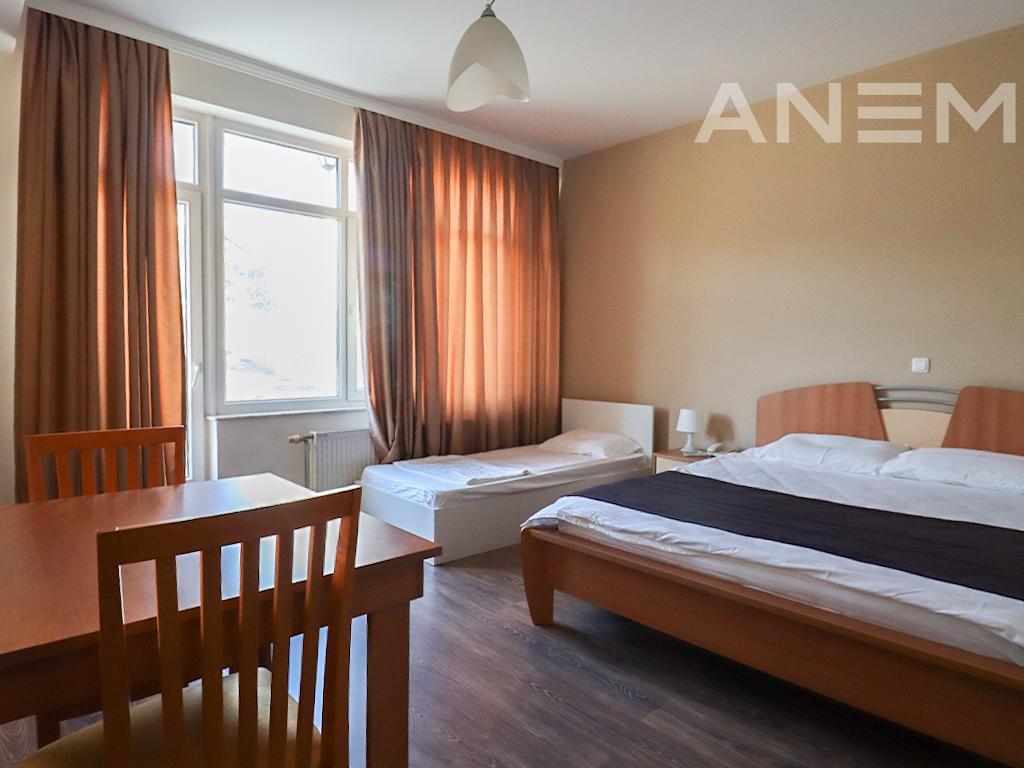 Hotel me qira 900m² në rrugën Shpëtim Robaj
