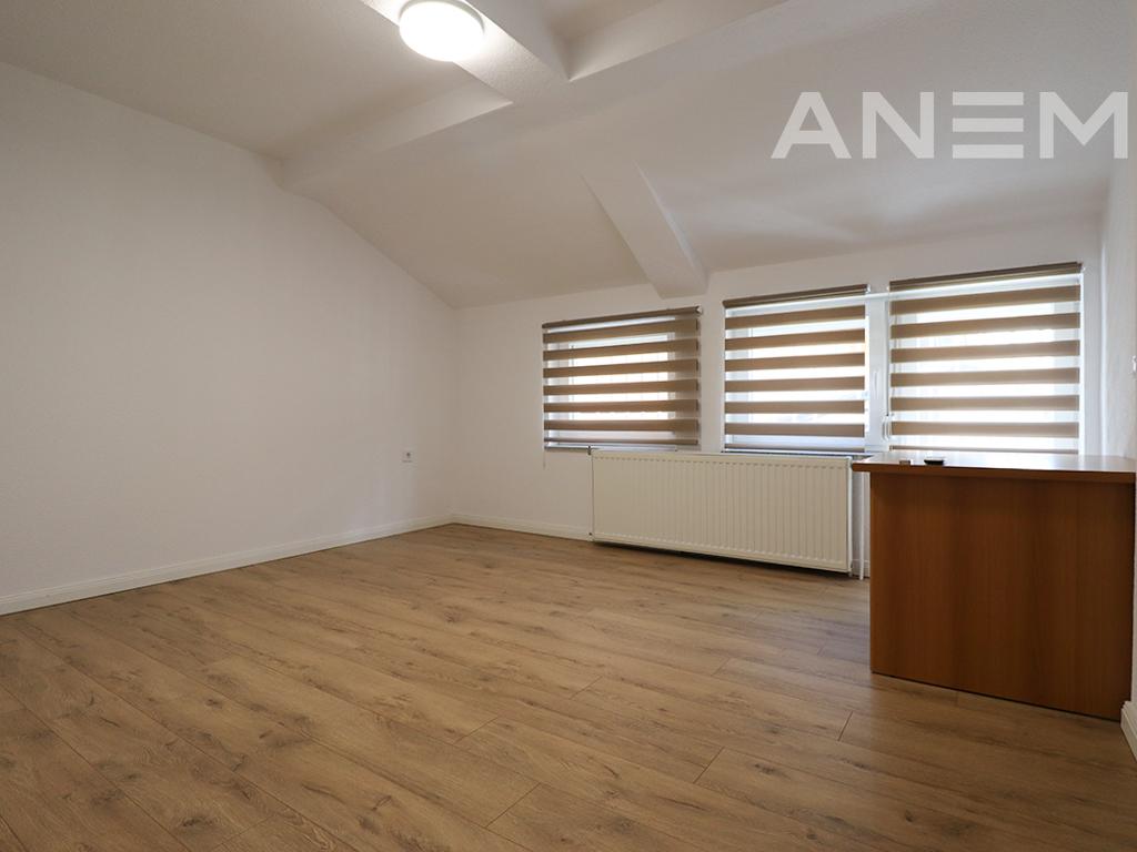 Kat shtëpie me qira me 3 dhoma gjumi në lagjen Arbëria