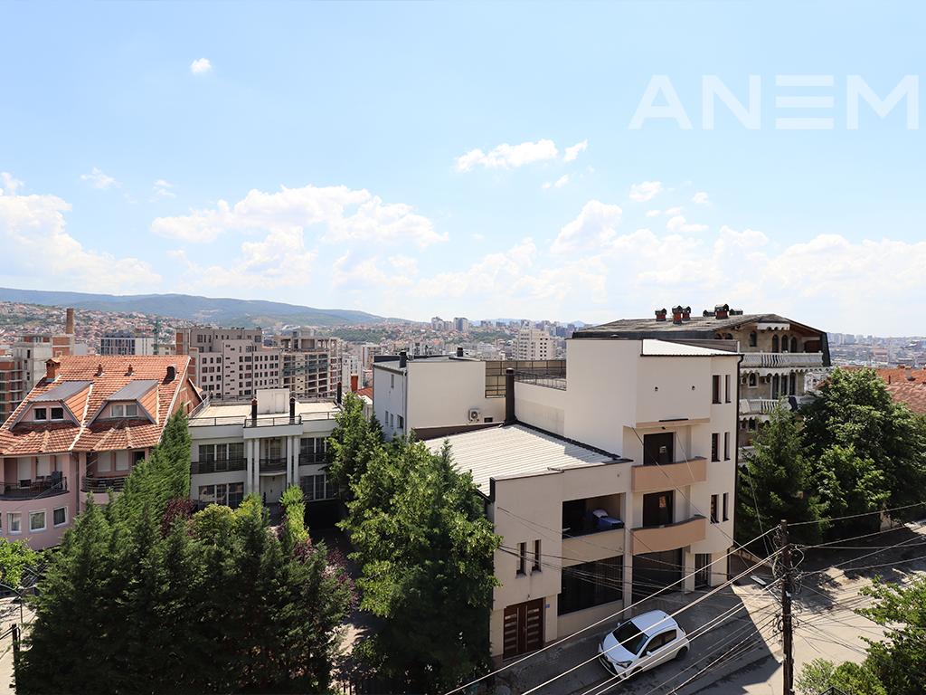 Kat shtëpie me qira me 3 dhoma gjumi në lagjen Arbëria