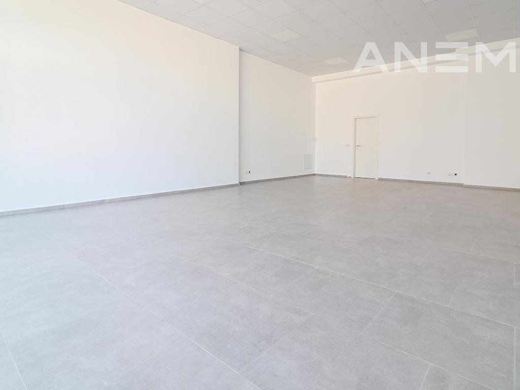 Lokal me qira me 1 hapësirë pune në Rrugën A