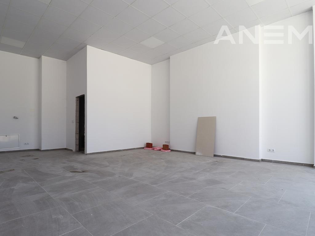 Lokal me qira me 1 hapësirë pune në Rrugën A