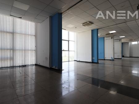 Objekt me qira 1000m² në Qendër
