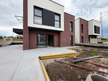 Shtëpi në shitje 300m² në lagjen Veternik