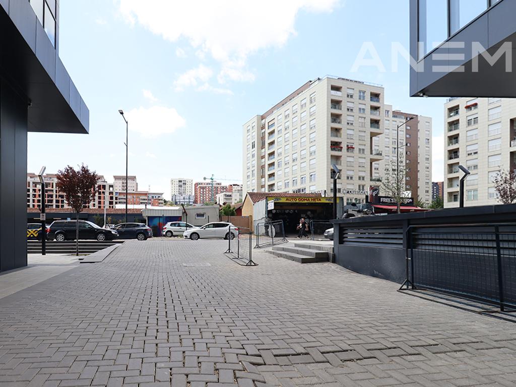Lokal me qira me 1 hapësirë pune në Lakrishtë