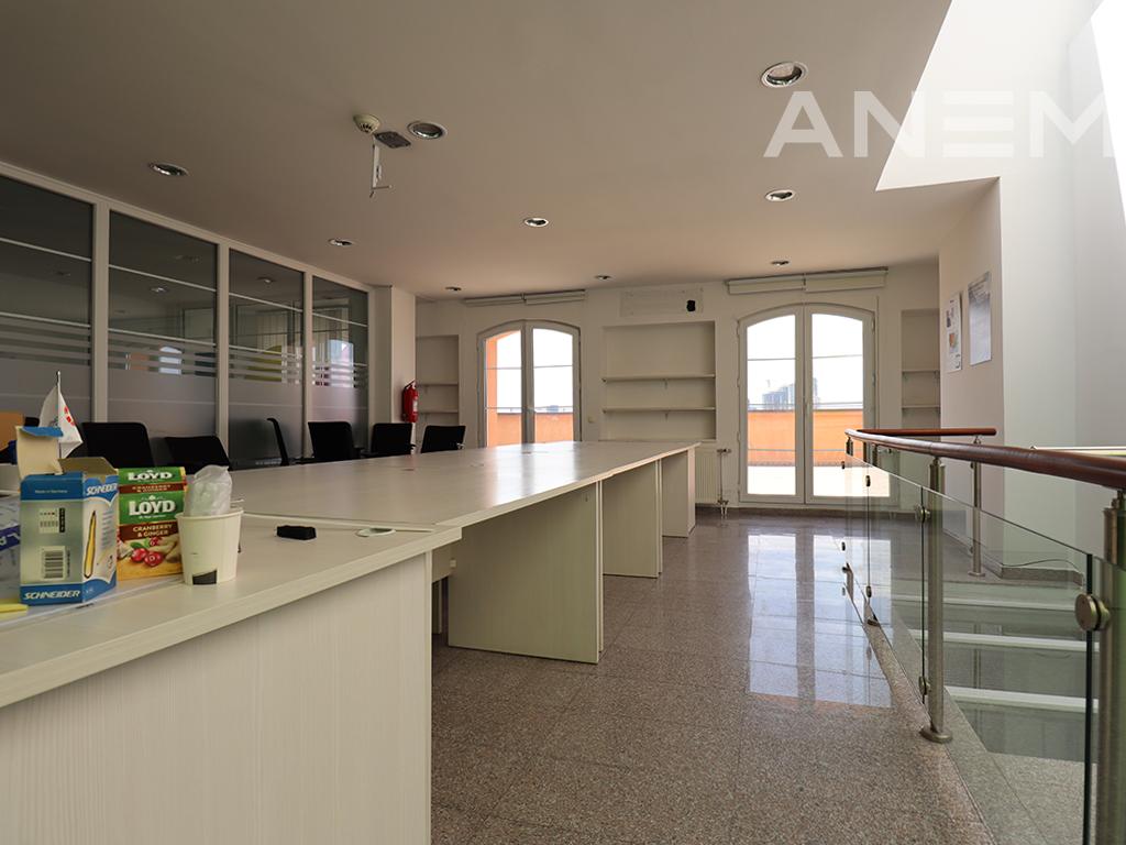 Objekt me qira 2900m² në Aktash