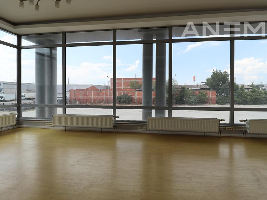 Objekt me qira 2300m² në Fushë Kosovë