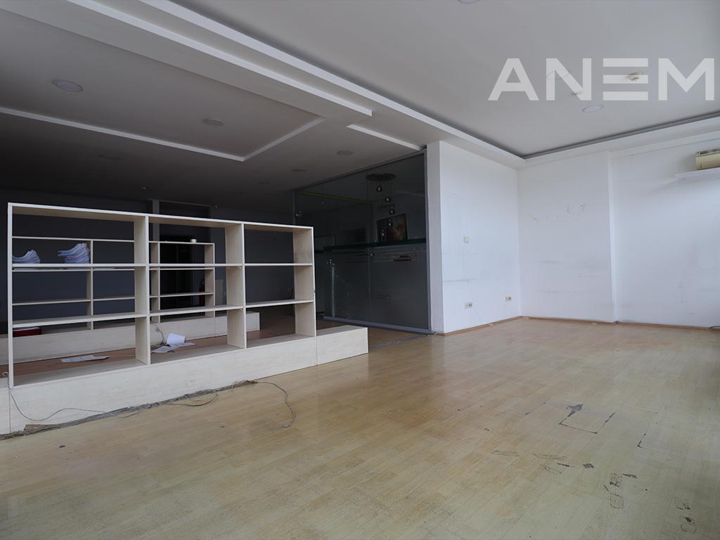 Objekt me qira 2300m² në Fushë Kosovë