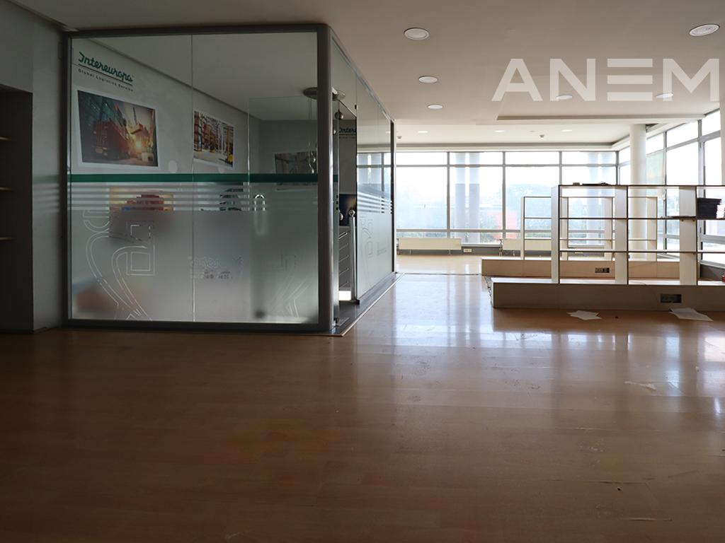 Objekt me qira 2300m² në Fushë Kosovë