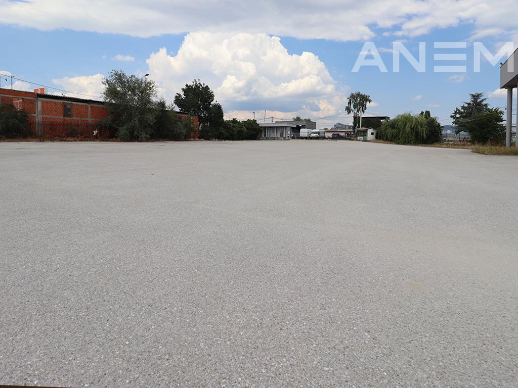 Objekt me qira 2300m² në Fushë Kosovë