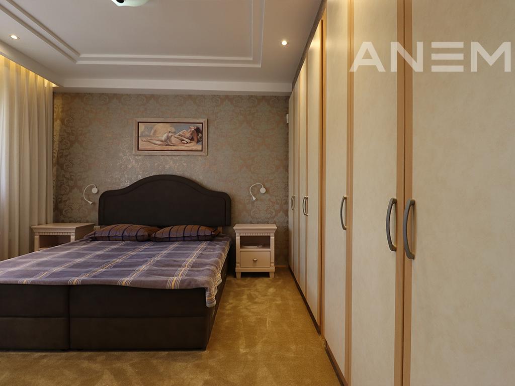 Shtëpi me qira 440m² në Rr. Nazim Gafurri
