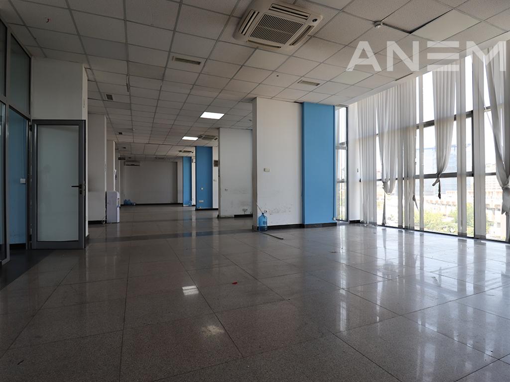 Objekt me qira 1000m² në Qendër