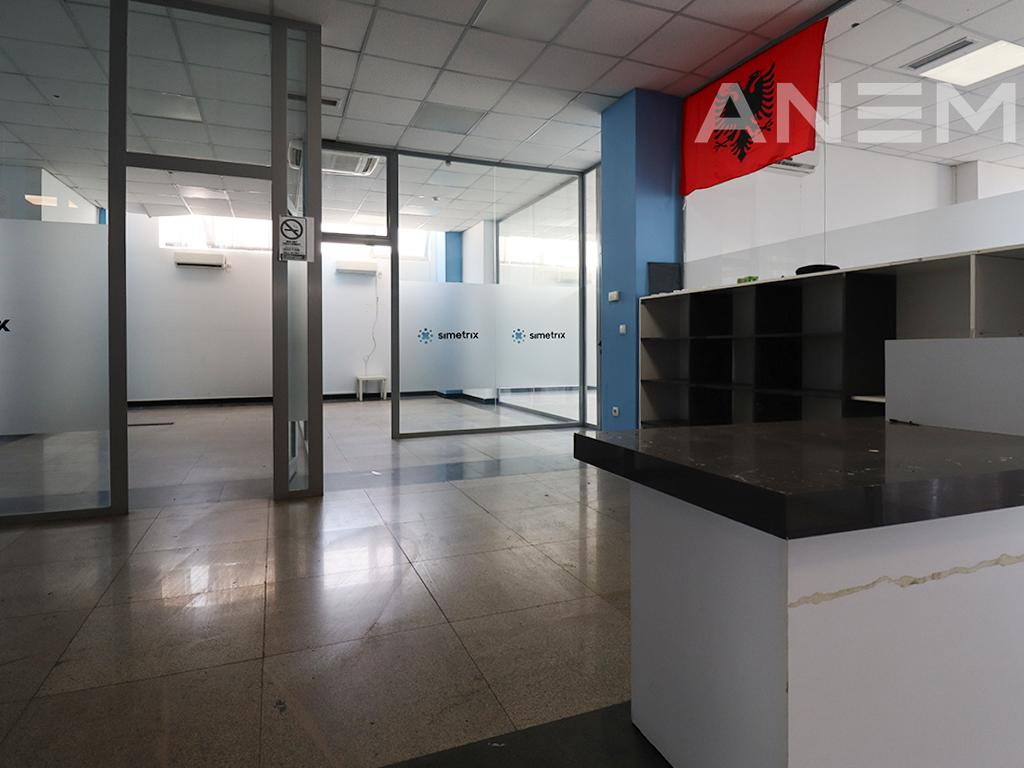 Objekt me qira 1000m² në Qendër